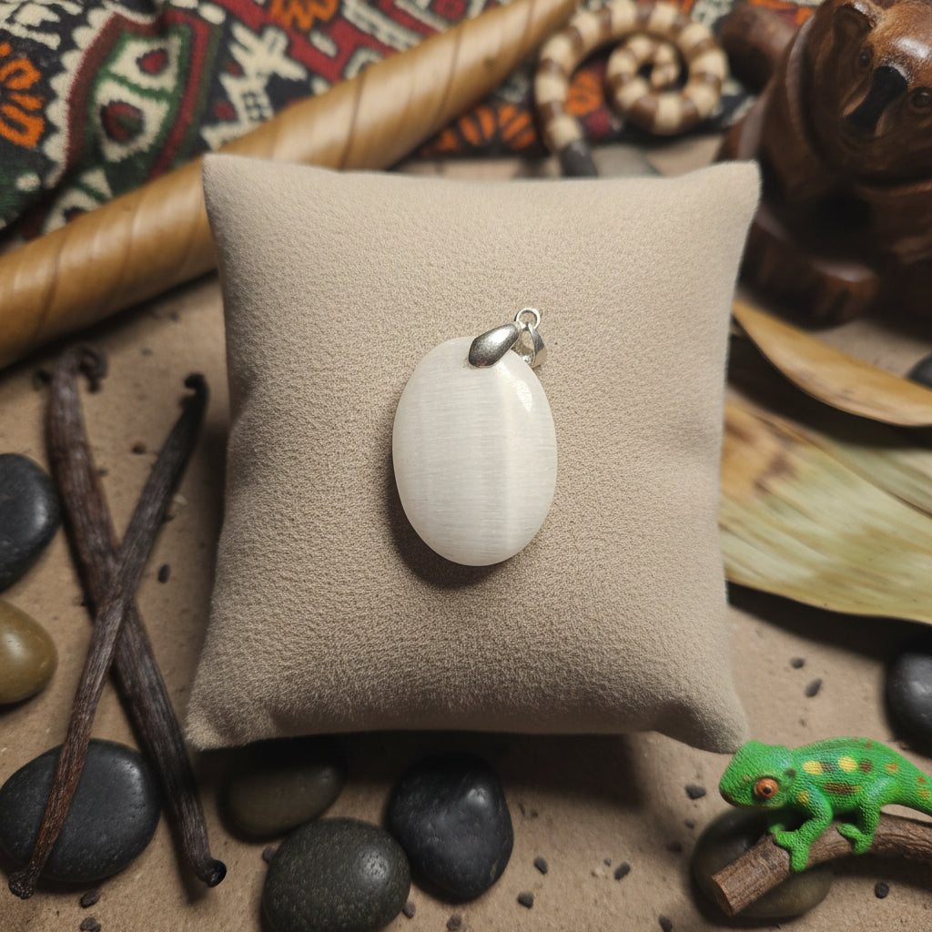 Aragonite blanche pendentif forme libre qualité AA+