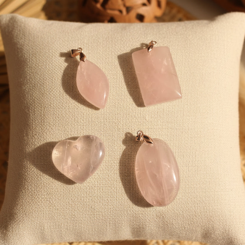 Quartz rose, pendentif forme libre qualité AA+