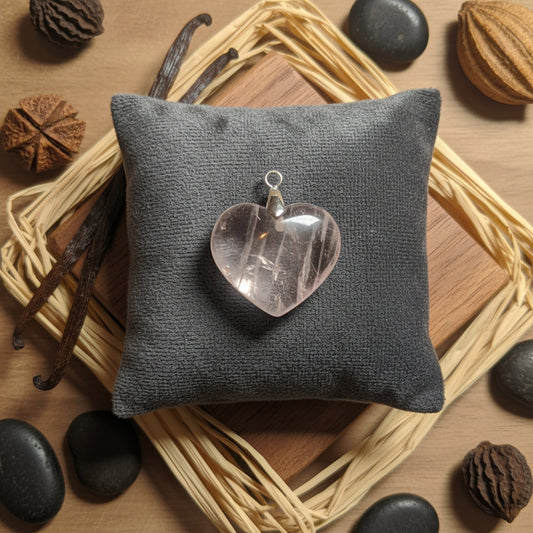 Quartz rose, pendentif forme libre qualité AA+