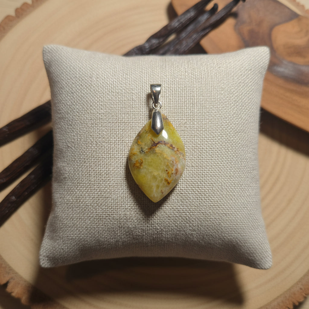 Jaspe vert, pendentif forme libre qualité AA+