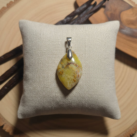 Jaspe vert, pendentif forme libre qualité AA+