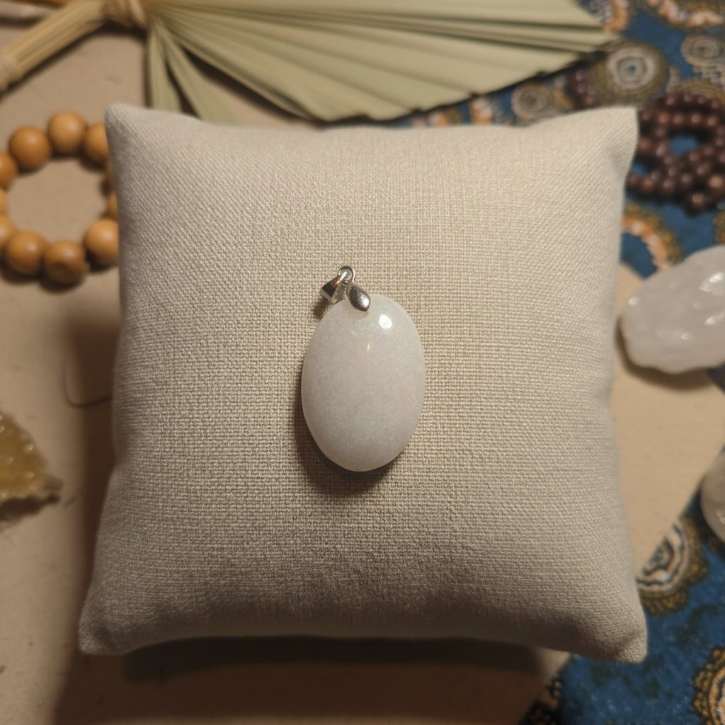 Aragonite blanche pendentif forme libre qualité AA+