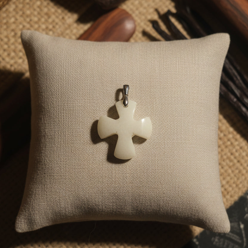 Aragonite blanche pendentif forme libre qualité AA+