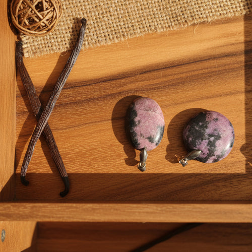 Rhodonite, pendentif forme libre qualité AA+