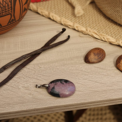 Rhodonite, pendentif forme libre qualité AA+