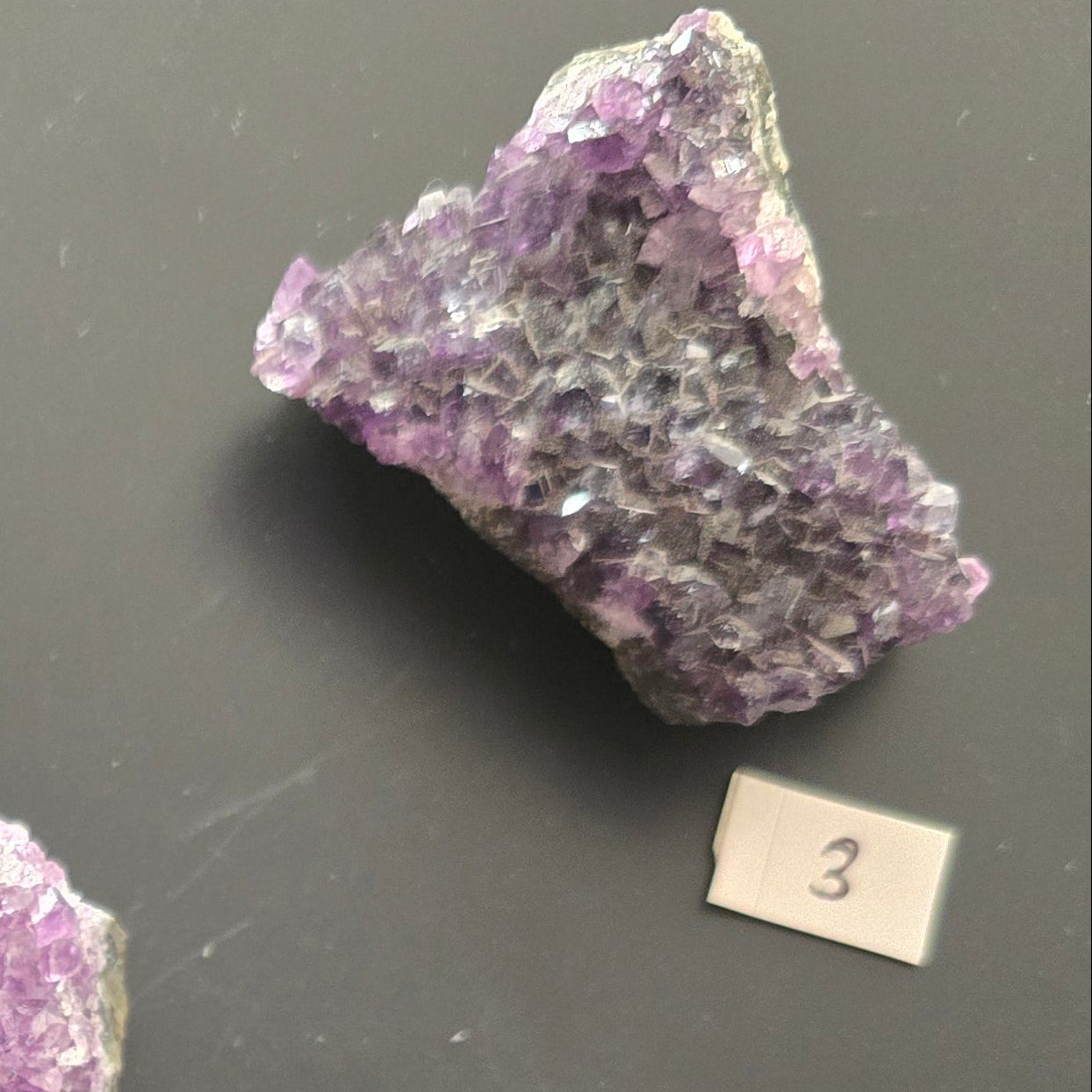 Améthyste du Brésil, belle Druse 35X55mm - N°3. Modèle Unique.