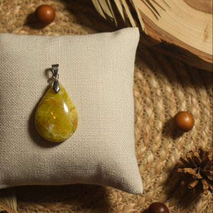 Jaspe vert, pendentif forme libre qualité AA+
