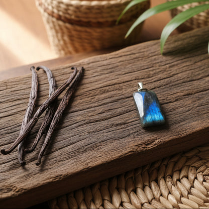 Labradorite, pendentif forme libre qualité AAA