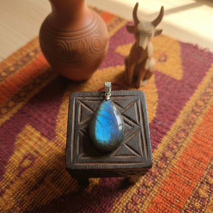 Labradorite, pendentif forme libre qualité AAA