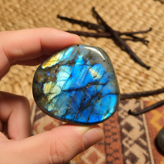 Labradorite de Madagascar, Forme libre N°2 qualité AAA.