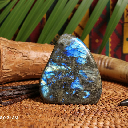 Labradorite de Madagascar, Forme libre N°4 qualité AAA.