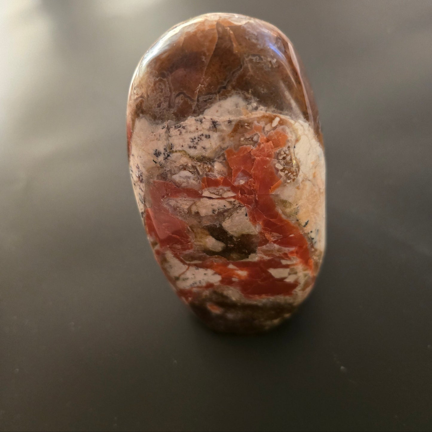 Opale de Feu, bloc à poser pièce unique de 943gr, Madagascar.