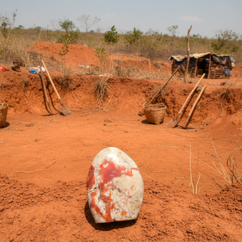 Opale de Feu, bloc à poser pièce unique de 632gr, Madagascar.