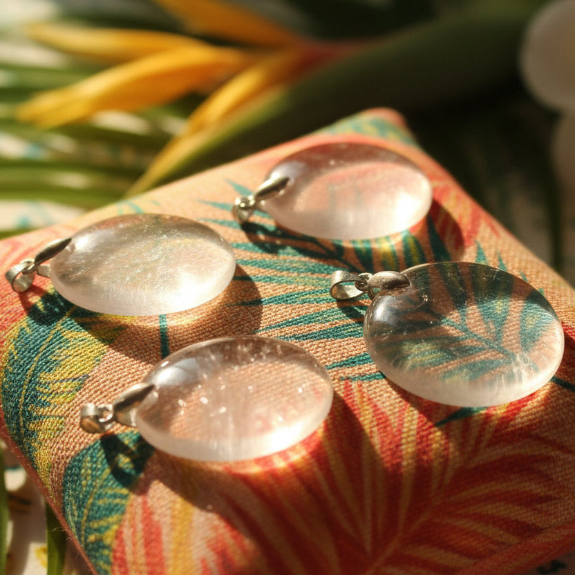 Cristal de roche, pendentif forme libre qualité AA+