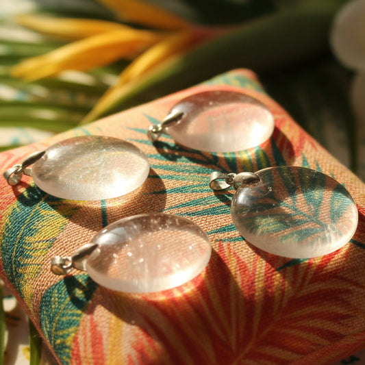 Cristal de roche, pendentif forme libre qualité AA+